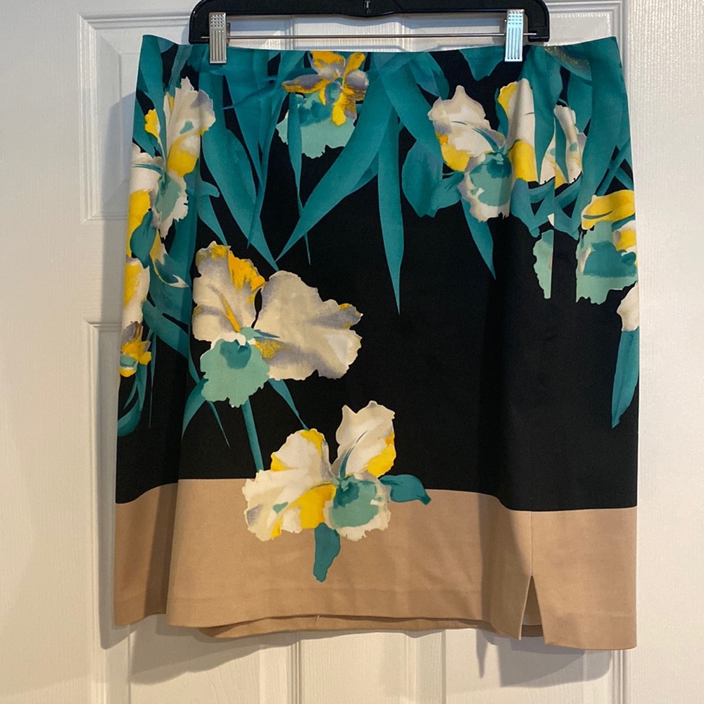 Tahari Woman Size 16 Gorgeous Botanical Print Skirt!